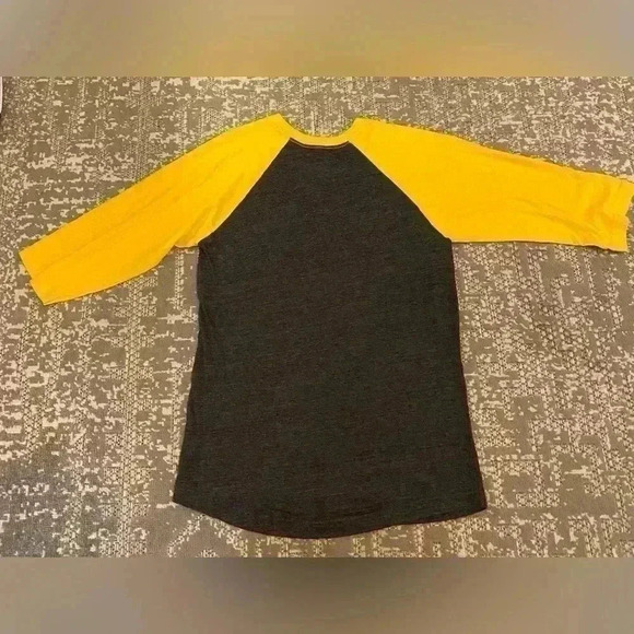 Lot of 2 Women’s Wichita State Shockers shirts size Small color Black and Gold - Picture 4 of 9